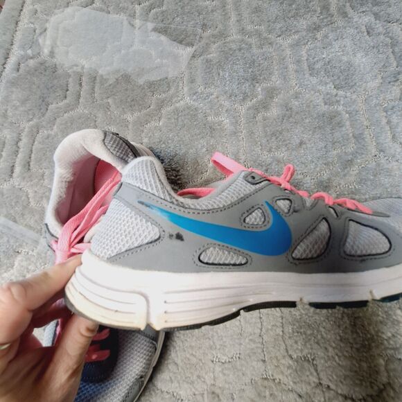 Nike Revolution 2 Trainer Sneakers WOMENS SIZE 9 Wolf Grey trainers walking - Picture 11 of 11